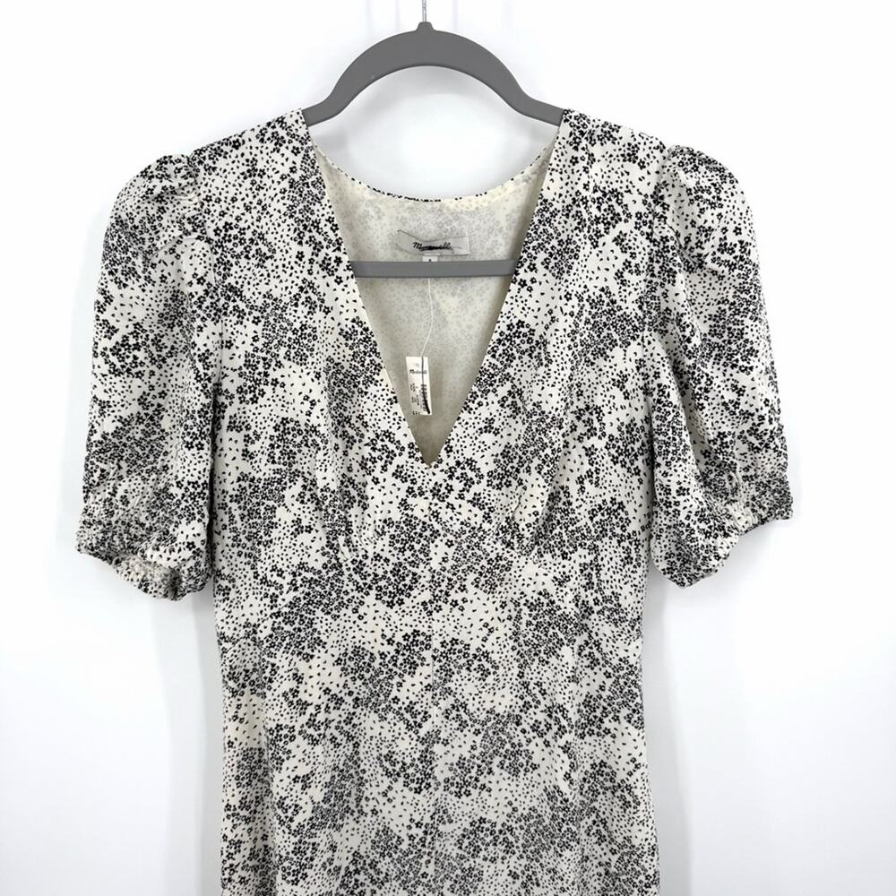 Madewell Puff-Sleeve V-Neck Midi Dress in Floral in ivory Size 0